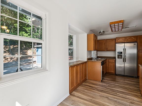 5th image of 775 N Village Ln