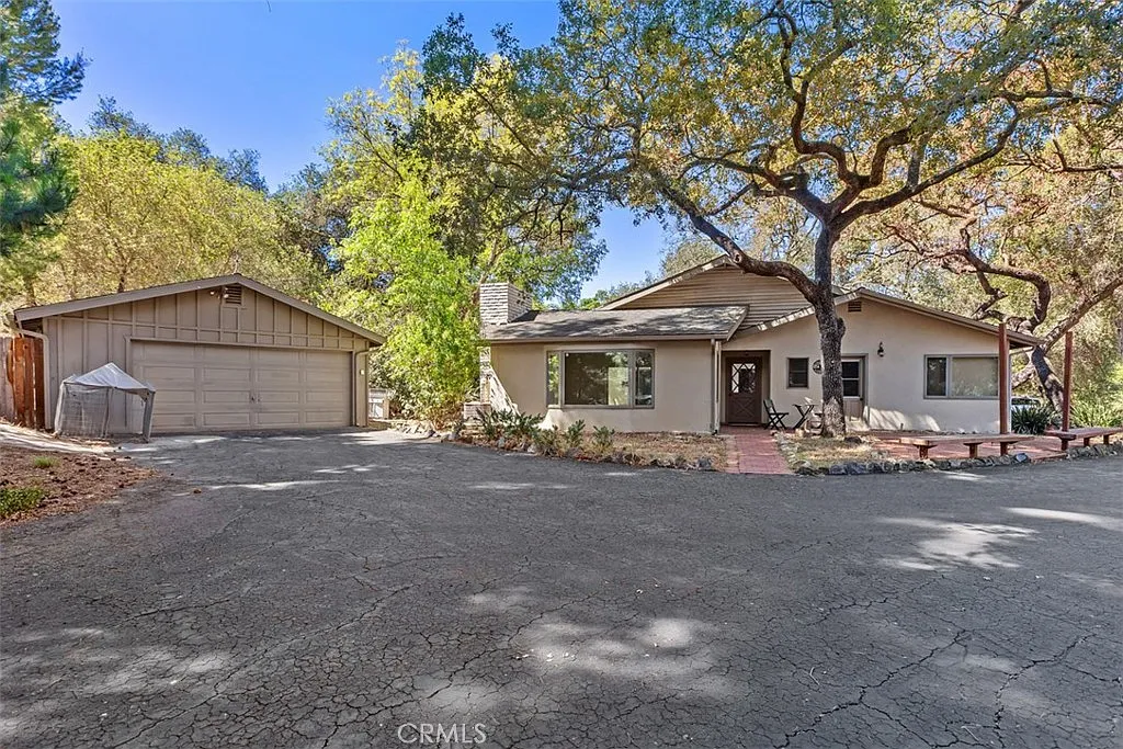 3 bed, 2.5 bath, 1996 sqft, $4,350 — Photo 2