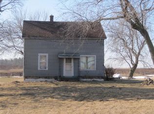 9207 Middle Rd, Manitowoc, WI 54220