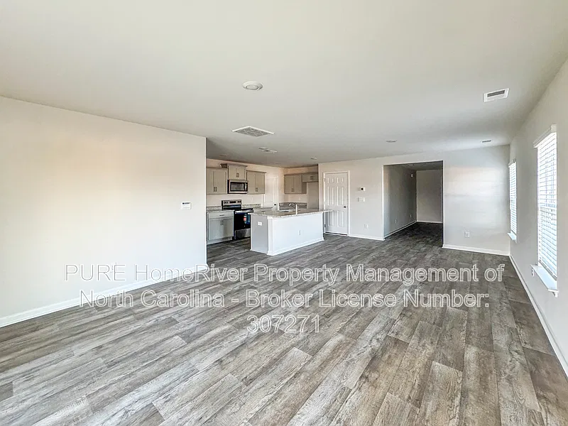 5 bed, 3.0 bath, 2361 sqft, $2,145 — Photo 3