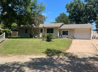 105 Blue Heights Dr, Medicine Lodge, KS 67104