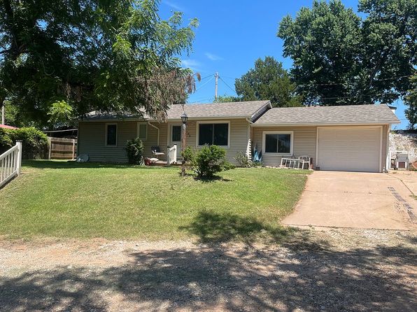 105 Blue Heights Dr