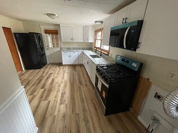 3rd image of 10 Worcester Rd