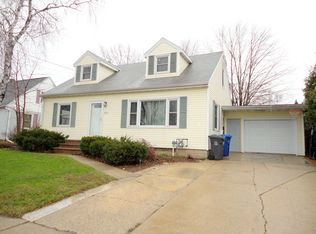 527 Cleveland Ave, Little Chute, WI 54140