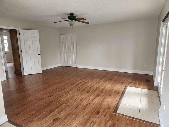 3rd image of 15 Woodsdale Dr APT 2