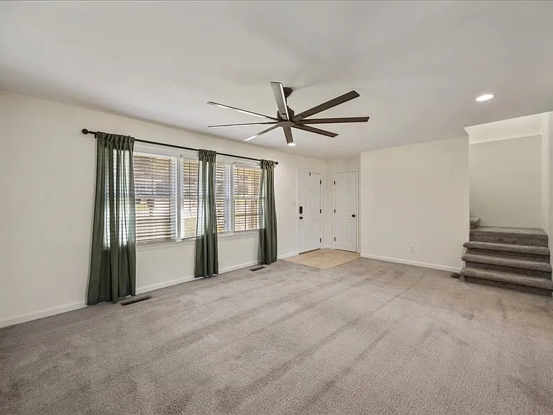 4 bed, 2117 sqft, $2,400 — Photo 4