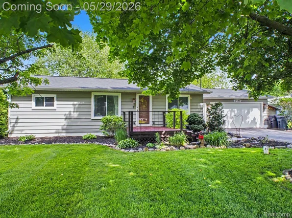 5499 Robin Dr, Grand Blanc, MI 48439