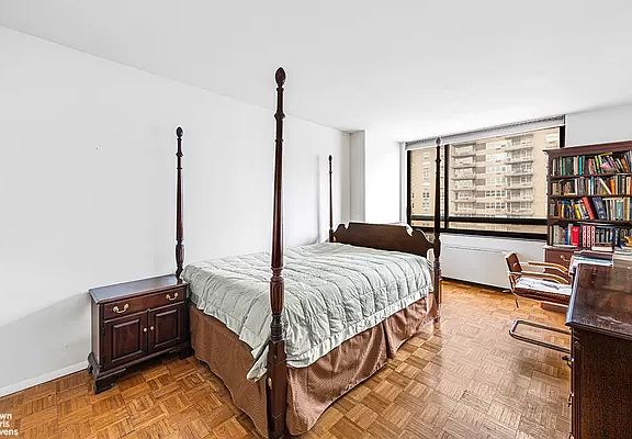 4th image of 171 E 84th St APT 20C