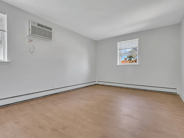 Lancaster Court Apartments — Photo 39