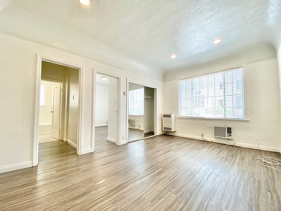 5th image of 439 N Ardmore Ave #101