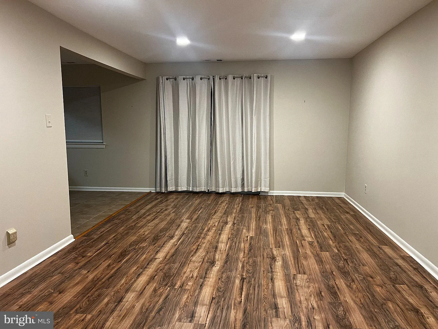 2 bed, 1.0 bath, 934 sqft, $1,850 — Photo 2