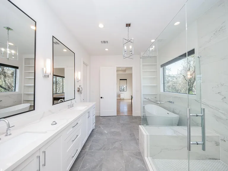 2501 Julian St — Photo 22