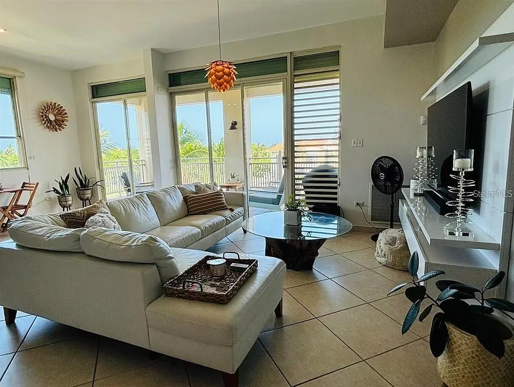 3 bed, 3.0 bath, 2127 sqft, $4,400 — Photo 3