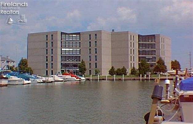 1st image of 711 W Lakeshore Dr APT 101