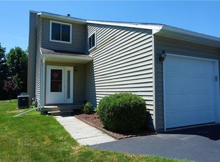 7474 Coachlight Ln, Liverpool, NY 13088