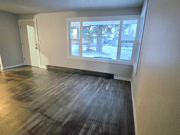 3rd image of 1008 E Fellows St
