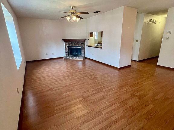 4th image of 2075 Victory Garden Ln