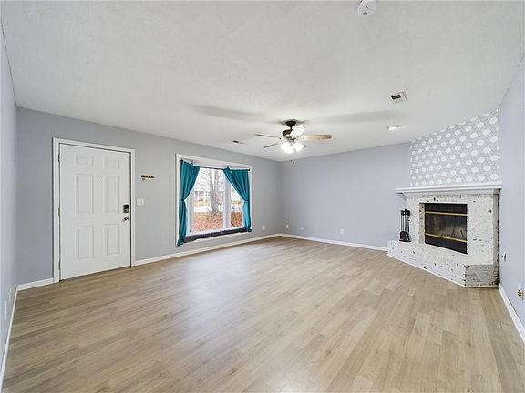 2nd image of 1001 Foxridge Dr