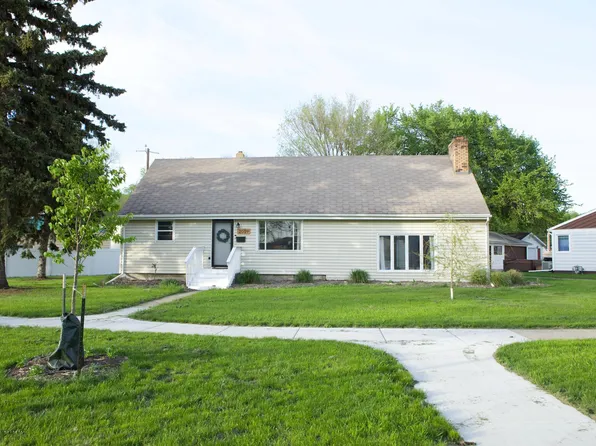 2009 12th Ave S, Fargo, ND 58103