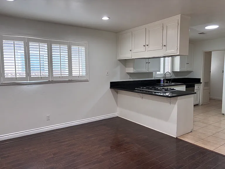 15429 Bloomfield Ave — Photo 7