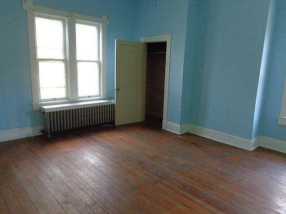 3rd image of 547 E 25th St