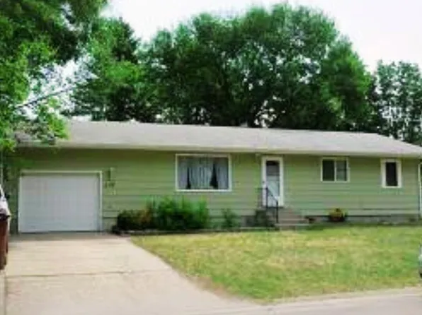 112 Eastview Dr, Larimore, ND 58251