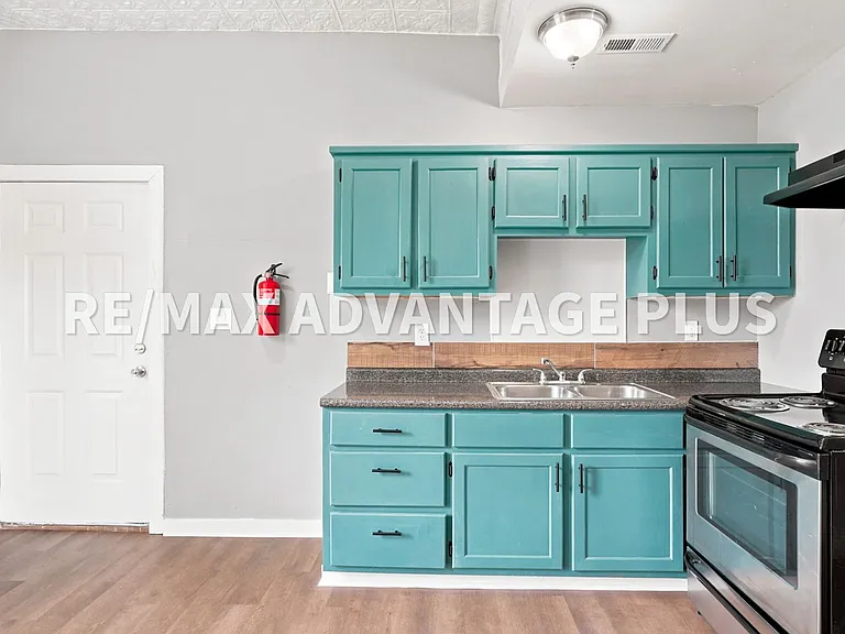 327 Thomas Jefferson Hwy — Photo 4