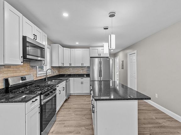 3rd image of 14 Herschel St #1