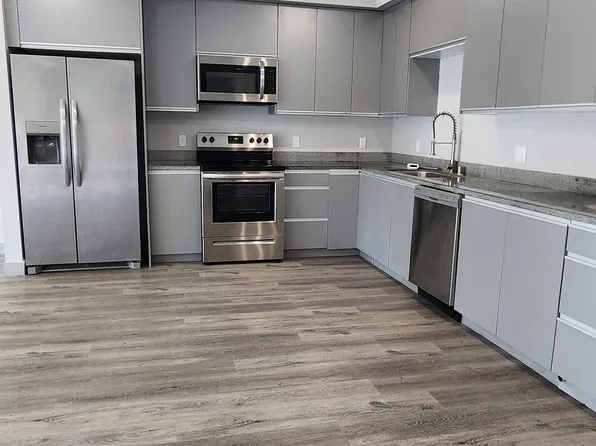 7040 Woodman Ave, Van Nuys, CA