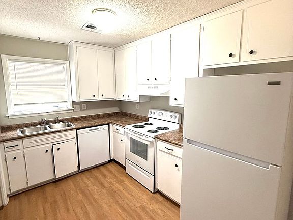 3rd image of 3825 Pickfair St