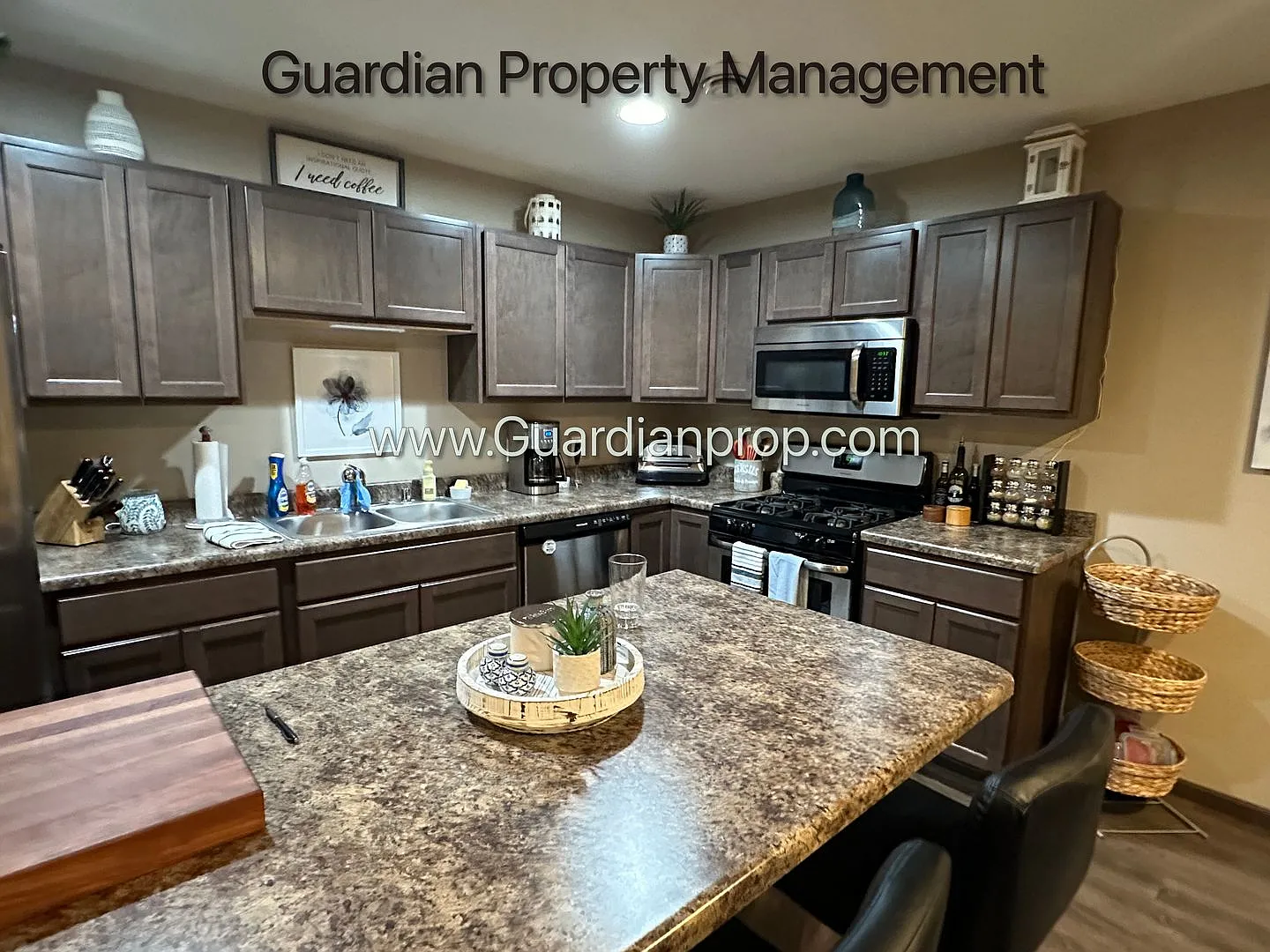 Lakeville 2 Bedroom Town Home, 2 Car Garage, 2.5 Baths, Available November — Photo 4