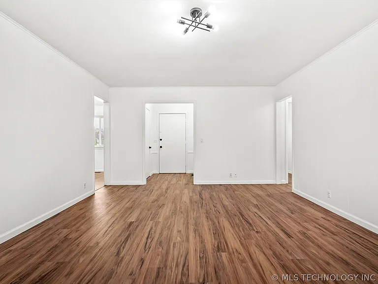2508 E 51st St — Photo 6