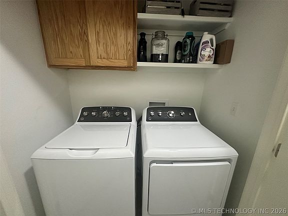 5th image of 300 E 17th St