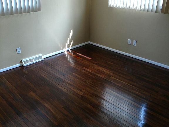 4th image of 209 W South Boundary St