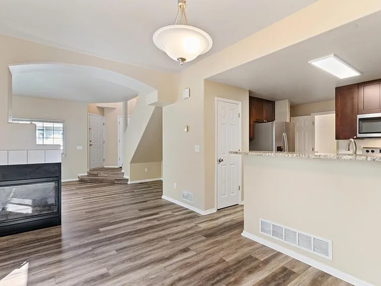 913 Samuel Point — Photo 12