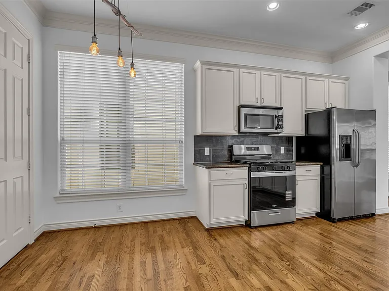 5724 Kansas St — Photo 10