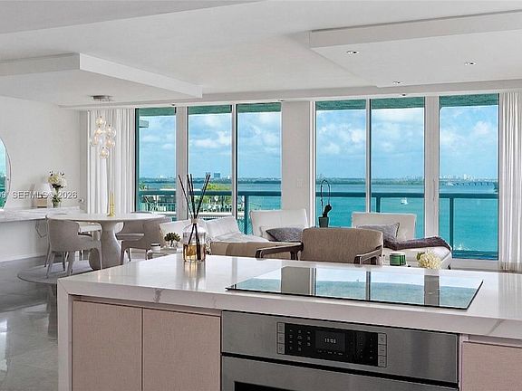 3rd image of 10 Venetian Way APT 804