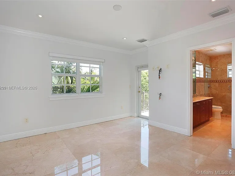 592 Fernwood Rd #B — Photo 13