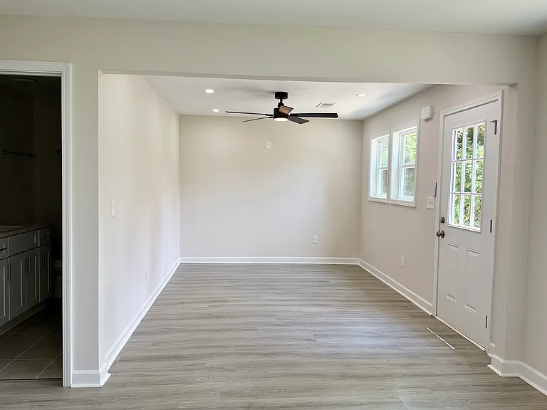 183 Converse Cir — Photo 2