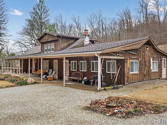 3rd image of 370 Hencken Hollow Ln