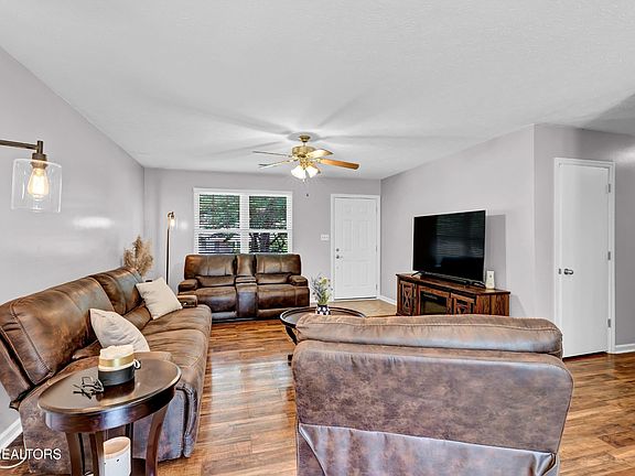 5th image of 4512 Hooks Ln