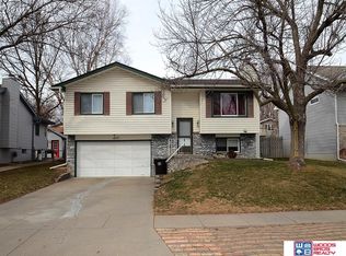 6131 NW 5th St, Lincoln, NE 68521
