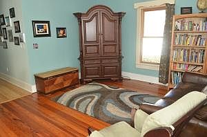 4th image of 1805 Hawthorne Dr