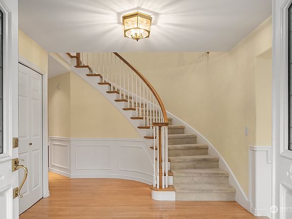 4th image of 14034 220th Avenue NE