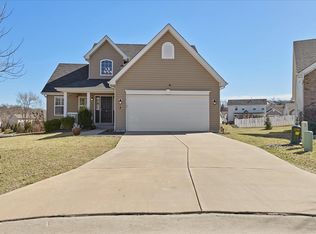 8 Stoney Point Ct, Fenton, MO 63026