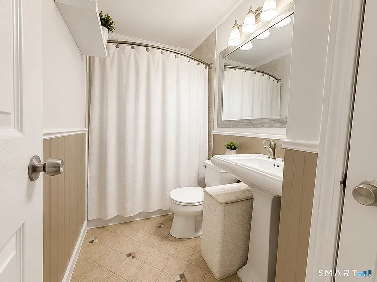 256 Washington Blvd #6 — Photo 5