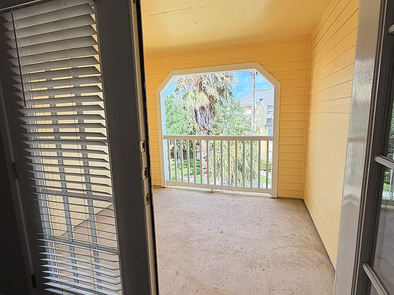 Broadwater Apartments — Photo 18