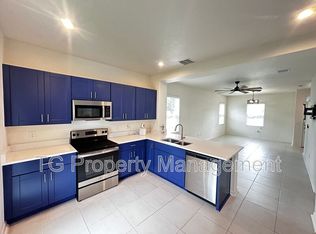 379 Annies Pl, Jacksonville, FL 32218