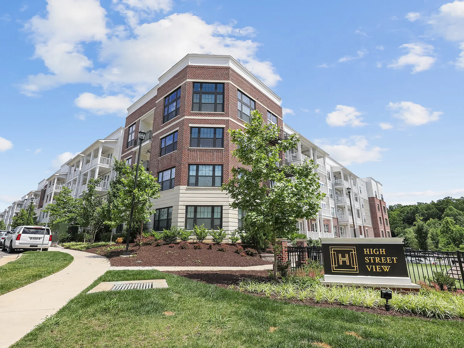 High Street View Luxury Apartments — Photo 1