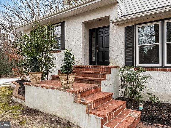 4th image of 225 Tuckerton Rd